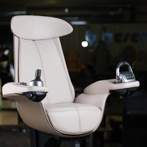 Asiento piloto - P 470 A Manta comfort - Besenzoni SpA - para barco / para yate / con reposabrazos