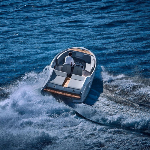 Runabout intraborda - 858 Fantom Air - FRAUSCHER BOOTSWERFT - open / con consola central / 9 personas máx.