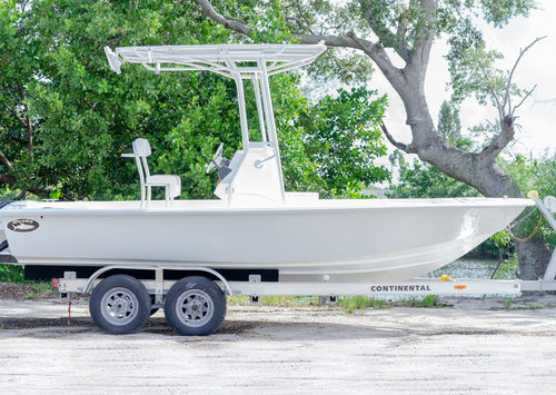 Bay boat fueraborda - 218 - Dusky Marine - con consola central / open / de pesca deportiva