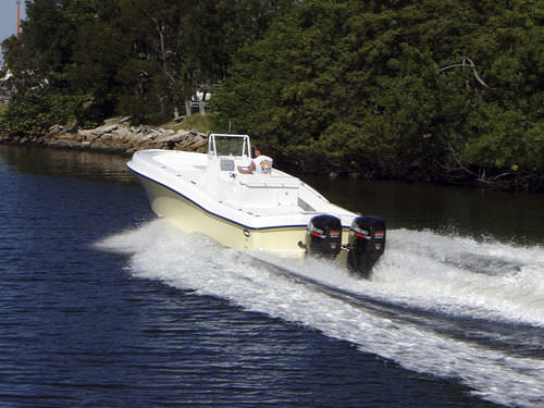 Barco open fueraborda - 33 CUDDY - Dusky Marine - bimotor / de pesca deportiva / con T-top