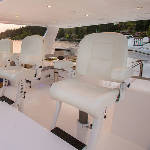 Asiento piloto - Platinum  - Pompanette - para barco / con reposabrazos / ajustable