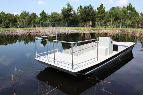 Jon boat fueraborda - Diamond Back Airboats - con consola central