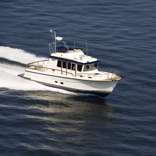 Barco cabinado intraborda - 37 - Targa - bimotor / con fly / clásico