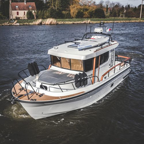 Barco cabinado intraborda - 32 TF - Targa - bimotor / con caseta de timón / offshore