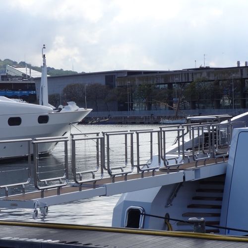 Pasarela de super-yates - Cramm Yachting Systems BV - telescópica / hidráulica / de aluminio