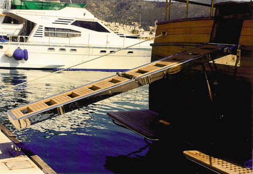 Pasarela para barco - EZB-1110 series - Ezberci Marine - plegable / hidráulica / de acero inoxidable