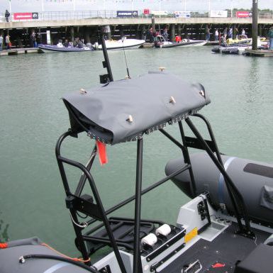 Sistema anti vuelco para embarcación neumática - Wing & Henshaw inflatable Solutions