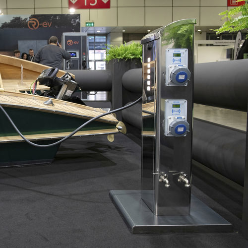 Torreta de suministro eléctrico - S700EV - Plus Marine - de suministro de agua / de recarga eléctrica / para pantalán