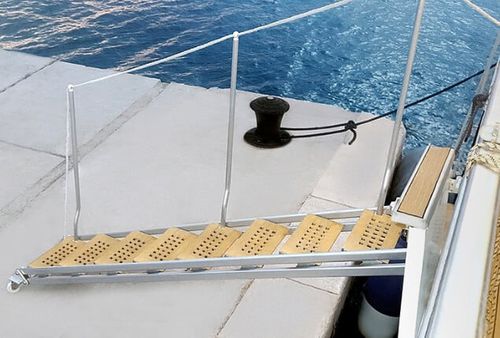 Escalera para barco - Sanguineti Chiavari produzione articoli nautici s. - para yate / abatible / fija
