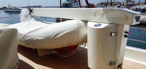 Grúa para yate - Sanguineti Chiavari produzione articoli nautici s. - de cubierta / de mástil / hidráulica