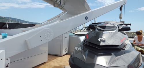 Grúa para yate - Sanguineti Chiavari produzione articoli nautici s. - de cubierta / de mástil / motorizada