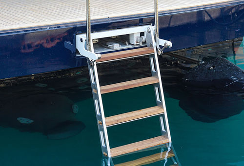 Escalera para barco - Sanguineti Chiavari produzione articoli nautici s. - abatible / de baño / de embarque