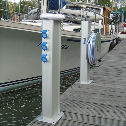 Torreta de suministro eléctrico - Arctic - Seijsener Harbour Services - de suministro de agua / para pantalán / compacta