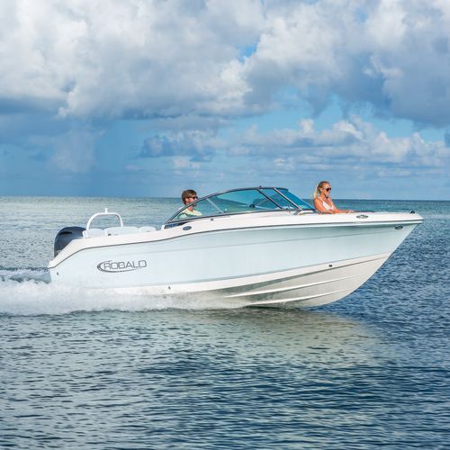 Runabout fueraborda - R207 - Robalo - bow-rider / con doble consola / de deporte