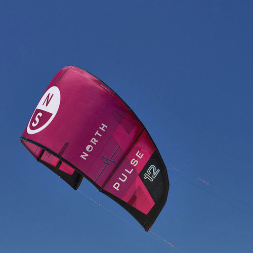Cometa kitesurf C-shape - PULSE - North Kites - de freestyle / para fuertes vientos / rápida