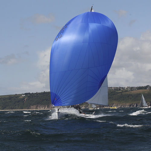 Spinnaker - Ullman Sails - para barco de quilla monotipo de deporte / corte triradiale / J80