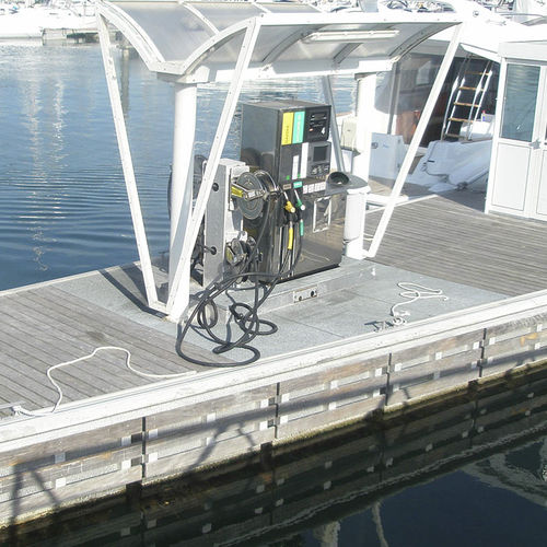Estación de servicio flotante para puerto deportivo - Metalu Industries International