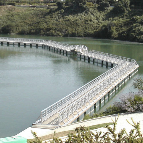 Sendero flotante - Metalu Industries International