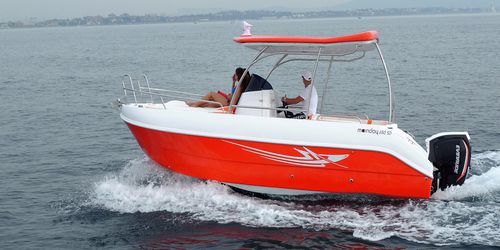 Cabin-cruiser fueraborda - 650 SD - Moonday Yachts - open / con consola central / de deporte