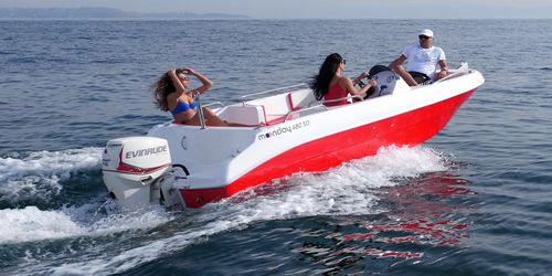 Barco open fueraborda - 480 SD  - Moonday Yachts - con consola lateral / de deporte / con solárium