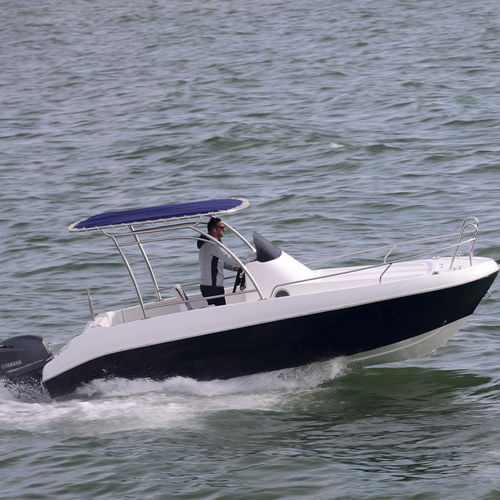 Barco open fueraborda - 600 WA - Moonday Yachts - con consola central / de deporte / con solárium