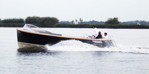 Embarcación auxiliar para yates intraborda - 800 - Moonday Yachts - monomotor / con consola central / open