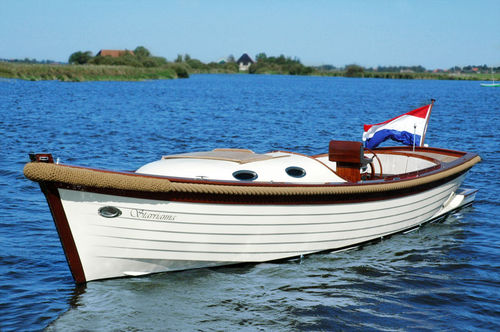 Barco cabinado intraborda - 34 HTR  - Moonday Yachts - open / fluvial / con camarote