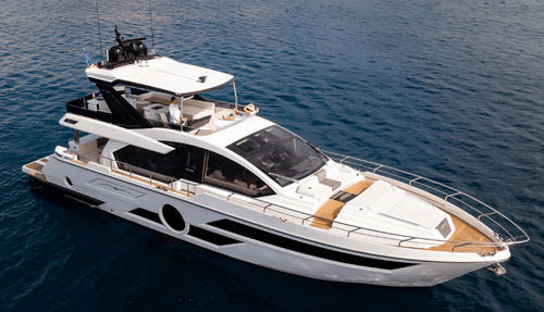 Yate a motor de crucero - VIVERE 66 - Aicon - con fly / V-drive / con 4 camarotes