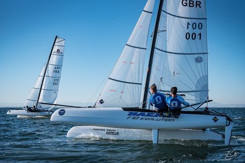 Catamarán deportivo de regata - F18 Evolution - Nacra Sailing - doble / con dos trapecios / NACRA F18