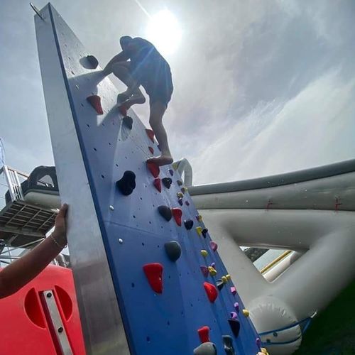 Juego acuático tobogán - ATLANTIC MARINE - muro de escalada / para centro de ocio / flotante