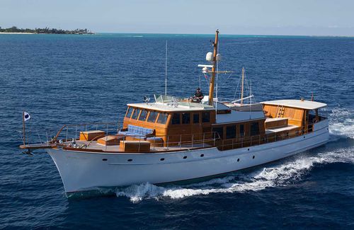 Yate a motor clásico - KIZBEL - Hodgdon Yachts - con fly / a medida