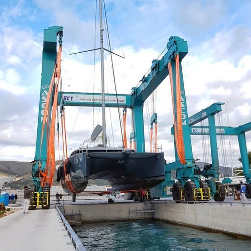 Travel lift controlado a distancia - BHT 570 - ABI TRAILERS - en U / con tracción en las cuatro ruedas / eléctrico