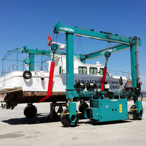 Travel lift controlado a distancia - BHT 25 - ABI TRAILERS - con tracción en las cuatro ruedas