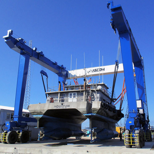 Travel lift controlado a distancia - BHT 470 - ABI TRAILERS - en U / con tracción en las cuatro ruedas / eléctrico