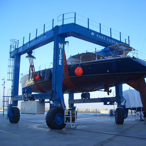 Travel lift con tracción en las cuatro ruedas - Wise Boat Hoists - de ancho ajustable