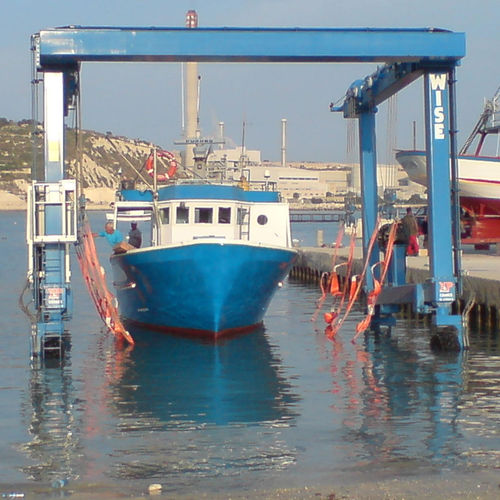 Travel lift con tracción en las cuatro ruedas - Wise Boat Hoists - anfibio