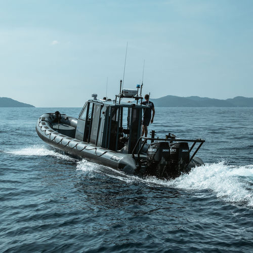 Barco profesional barco de vigilancia - SRR 750 - Zodiac Milpro International - fueraborda / embarcación neumática semirrígida