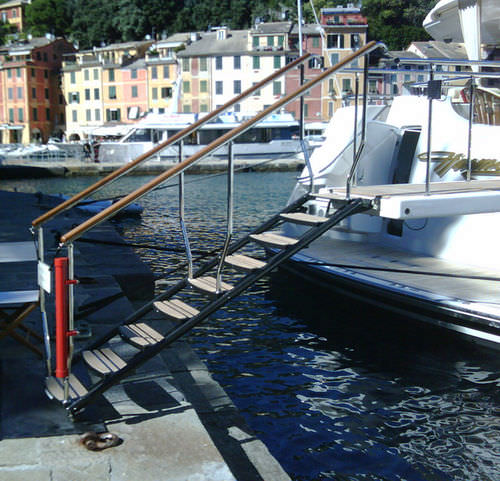 Escalera para yate - MANUAL - C-QUIP - lateral / de embarque / de carbono