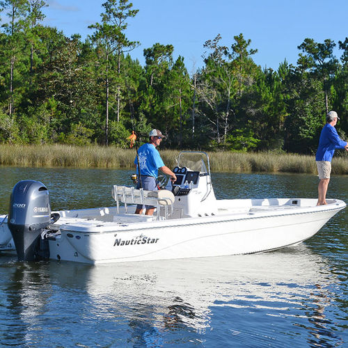 Bay boat fueraborda - 2400 - Nautic Star Boats - con consola central / open / de pesca deportiva