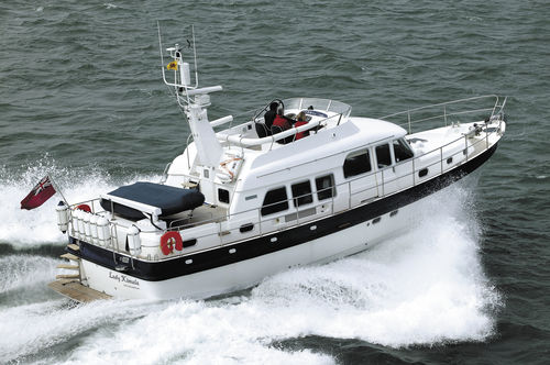 Barco cabinado intraborda - HARDY 52 & 52DS - Hardy Marine - diésel / bimotor / de semidesplazamiento