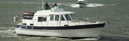 Barco cabinado intraborda - HARDY 36 - Hardy Marine - diésel / bimotor / de semidesplazamiento