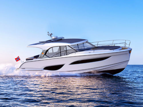 Barco cabinado intraborda - 420  - Marex - bimotor / casco de planeo / con hard-top