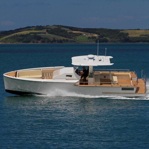 Barco open fueraborda - T2 Artefact - Lloyd Stevenson Boat Builders - intraborda / bimotor / de semidesplazamiento