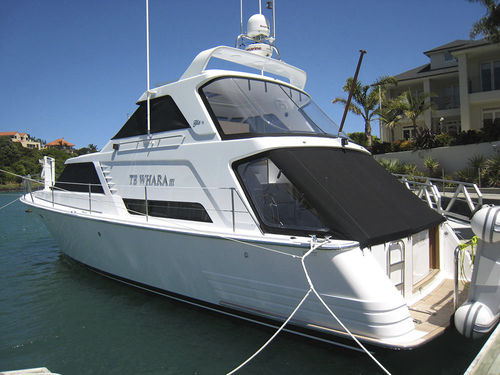 Barco cabinado intraborda - Te Whara III - Lloyd Stevenson Boat Builders - bimotor / de desplazamiento / con fly cerrado