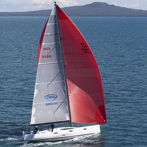 Yate de vela de crucero - Equilibrium - Lloyd Stevenson Boat Builders - con popa abierta / con deck saloon / de carbono