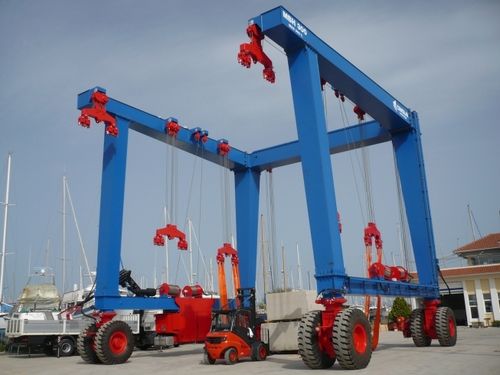 Travel lift con dirección en todas las ruedas - MBH 300 - CIMOLAI TECHNOLOGY SPA - en U