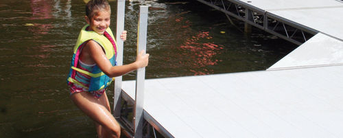 Escalera fija - FLOE INTERNATIONAL, INC. - para pantalán / de baño / de aluminio