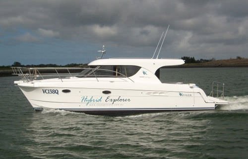 Barco cabinado catamarán - V1040 Explorer - Voyager Catamarans - intraborda / diésel / bimotor