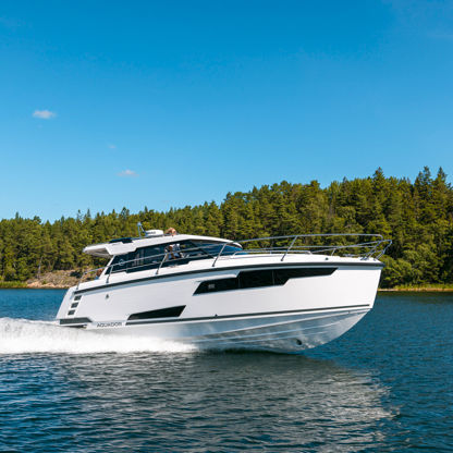 Barco cabinado stern-drive - 300 HT - Aquador - diésel / bimotor / con hard-top