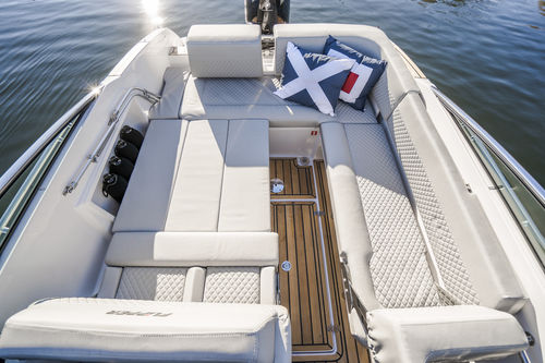 Cabin-cruiser fueraborda - 700 DC - Flipper - open / con doble consola / 7 personas máx.